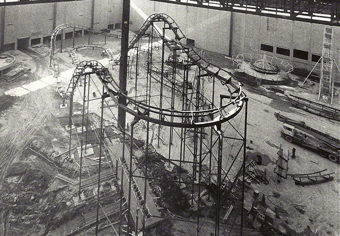 Old Chicago Shopping Center & Amusement Park in Bollingbrook, Illinois under construction