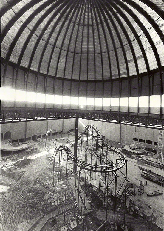 Old Chicago Shopping Center & Amusement Park in Bollingbrook, Illinois under construction