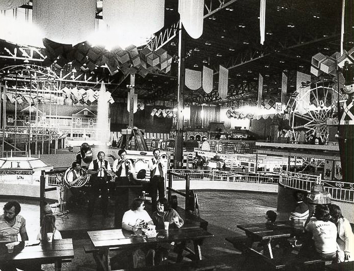 Old Chicago Shopping Center & Amusement Park, Bolingbrook Illinois