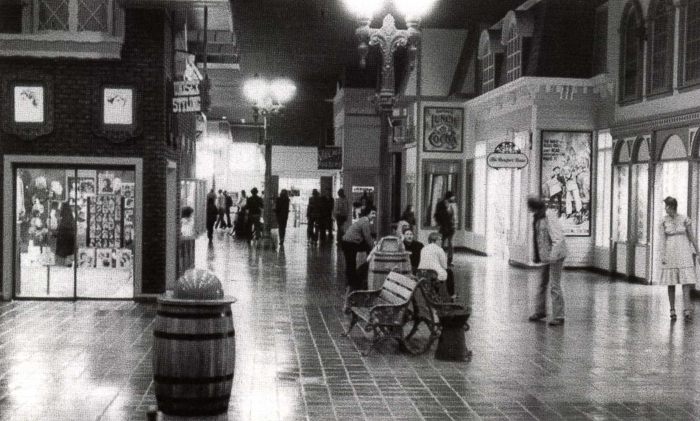 Old Chicago Shopping Center & Amusement Park, Bolingbrook Illinois