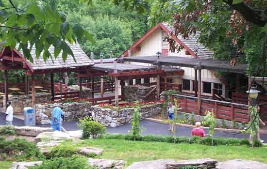 Empty Building @ Six Flags St. Louis