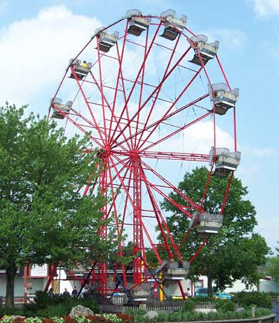The Starfish Ferris Wheel at Wyandot Lake Park, Powell Ohio